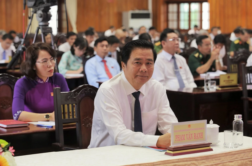 Các đại biểu tham dự phiên khai mạc kỳ họp thứ 6 HĐND tỉnh Long An.