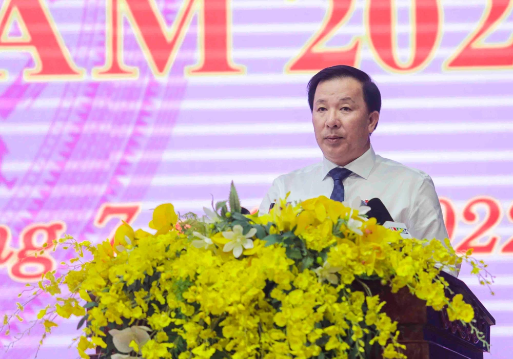 Chủ tịch UBND Nguyễn Văn Út trả lời chất vấn tại kỳ họp.