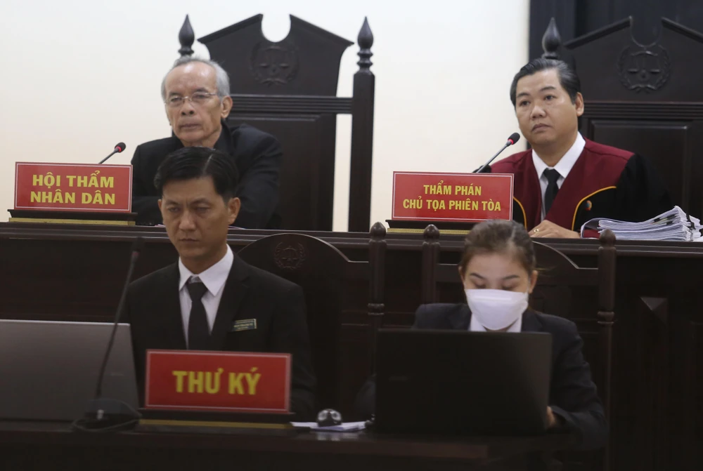 HĐXX tiếp tục phiên xét hỏi vụ án chiều ngày 20-7. Ảnh: BẢO PHƯƠNG