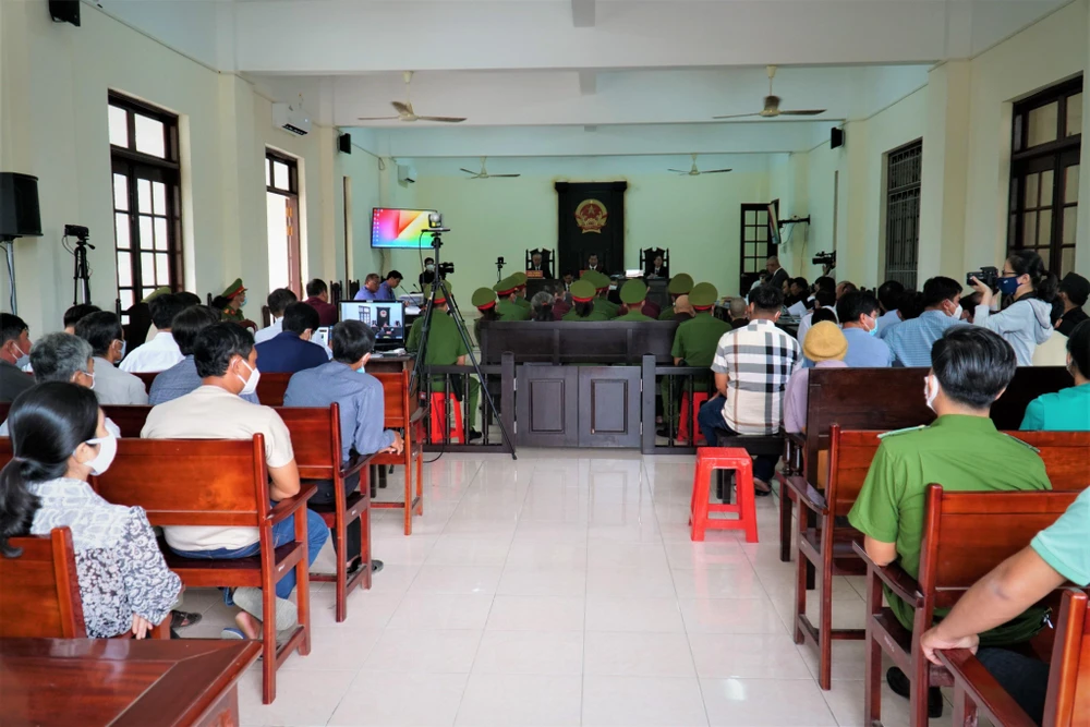 Phiên tòa xét xử với phần tranh luận