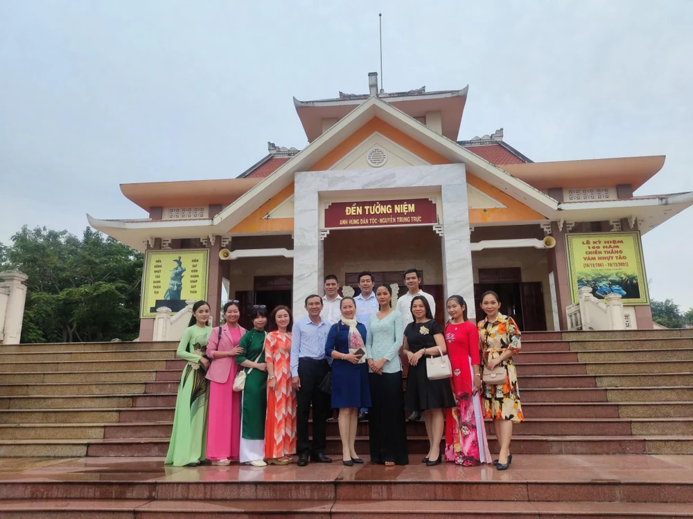 Hoa hậu H’hen Niê tin tưởng bản thân làm tốt vai trò đại sứ truyền thông cho tỉnh Long An