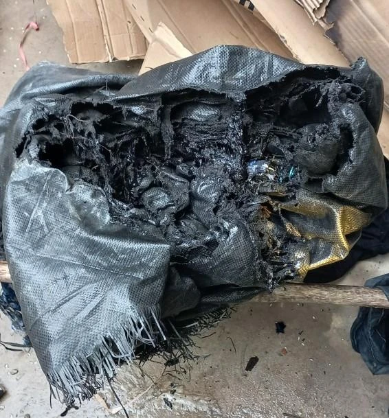 Đồ vật bị cháy ở nhà ông Hoàng.
