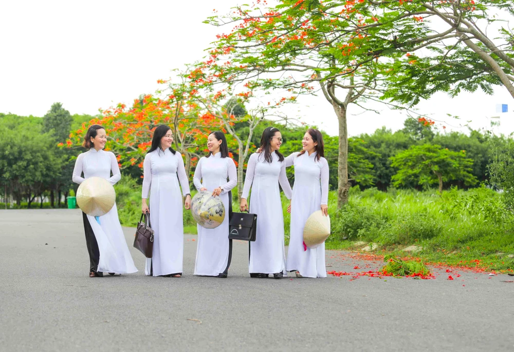 Mùa hè nhiều người vẫn mong được tìm về ký ức bên nhau thuở học trò. Ảnh:HD Mùa hè nhiều người vẫn mong được tìm về ký ức bên nhau thuở học trò. Ảnh:HD