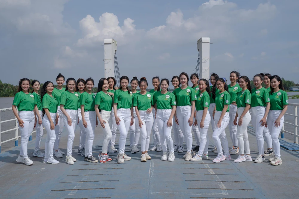 25 thí sinh đã xuất sắc tiến vào vòng chung kết Hoa khôi Sông Vàm 2022. Ảnh: CTV