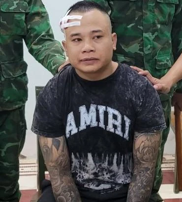 Bị can Nguyễn Văn Thương tại cơ quan Đồn Biên Phòng Mỹ Quý Tây. Ảnh: CACC