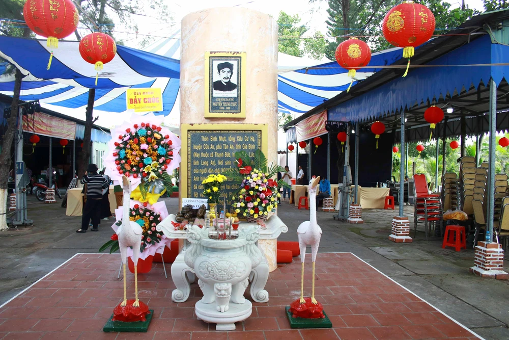 Bia tưởng niệm anh hùng dân tộc Nguyễn Trung Trực tại Xóm Nghề. Ảnh: TIẾN BIN Bia tưởng niệm anh hùng dân tộc Nguyễn Trung Trực tại Xóm Nghề. Ảnh: TIẾN BIN