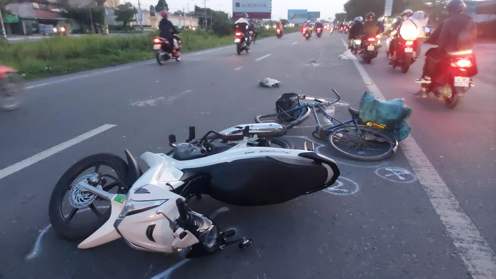 Hiện trường vụ tai nạn xảy ra vào chiều ngày 5-11. Ảnh: LÊ DUY