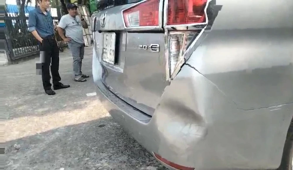 Chiếc xe ô tô của anh K bị hư hỏng phần hông phía sau. Ảnh: Đức Thịnh