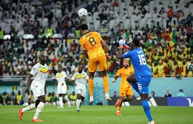 Hai đội tạo ra thế trận hấp dẫn ở hiệp 1 nhưng không có bàn thắng nào được ghi. Ảnh: Getty Hai đội tạo ra thế trận hấp dẫn ở hiệp 1 nhưng không có bàn thắng nào được ghi. Ảnh: Getty