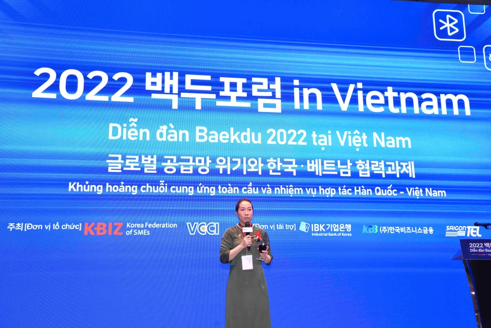 Bà Nguyễn Cẩm Phương – Tổng giám đốc SAIGONTEL phát biểu tại diễn đàn. Ảnh: CTV