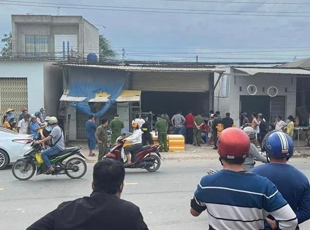 Lực lượng chức năng kiểm tra tại quán Q. V. Ảnh: CTV