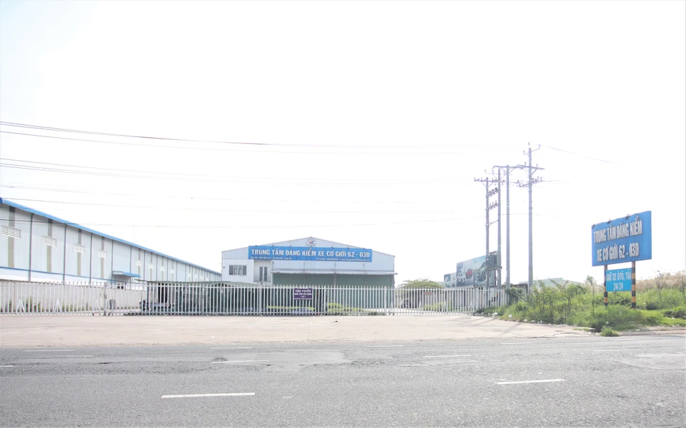 Trung tâm Đăng kiểm xe cơ giới 63-02D Long An bị đình chỉ vì lãnh đạo, nhân viên bị bắt để điều tra hành vi đưa hối lộ, môi giới hối lộ, nhận hối lộ và giả mạo trong công tác. Ảnh: HUỲNH DU