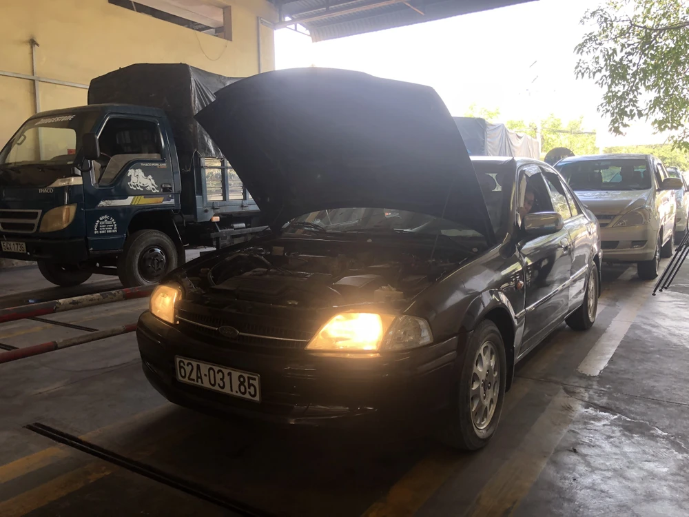 Trung tâm Đăng kiểm xe cơ giới 6201S làm việc hết công suất nhưng vẫn không đáp ứng được nhu cầu. Ảnh: HUỲNH DU