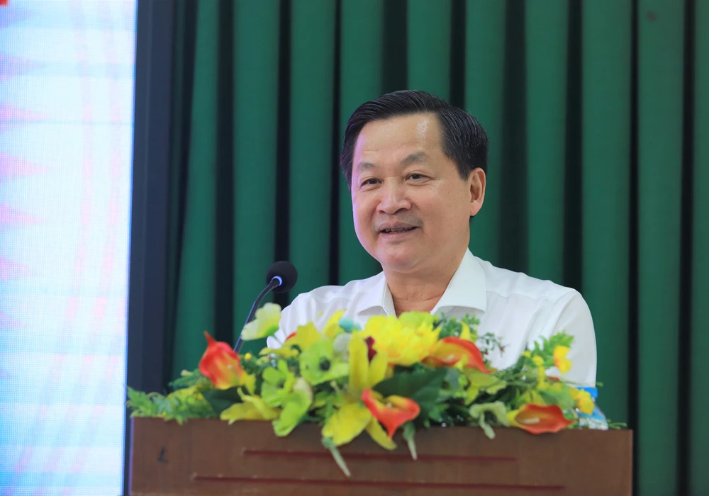 Phó Thủ tướng Lê Minh Khái đánh giá cao những kết quả của tỉnh Long An đạt được trong năm 2022. Ảnh: HUỲNH DU