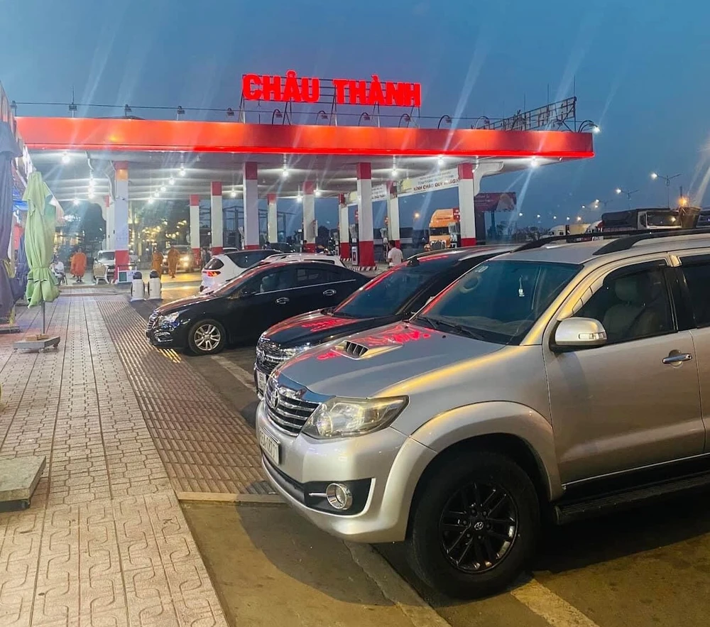 Vị trí nơi xe anh C đậu lúc 2 giờ ngày 27-1 và bị kẻ trộm đột nhập lấy đi túi xách. Ảnh: NNCC