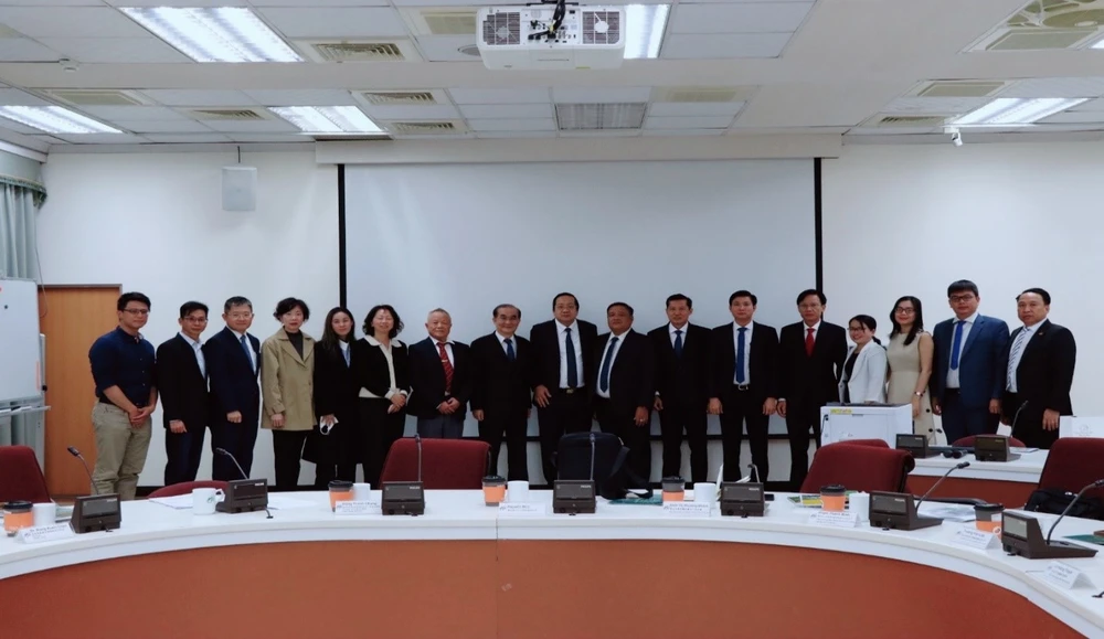 Long An làm việc, trao đổi thỏa thuận hợp tác với các đối tác trong lĩnh vực nông nghiệp tại Đài Loan. Ảnh: CTV