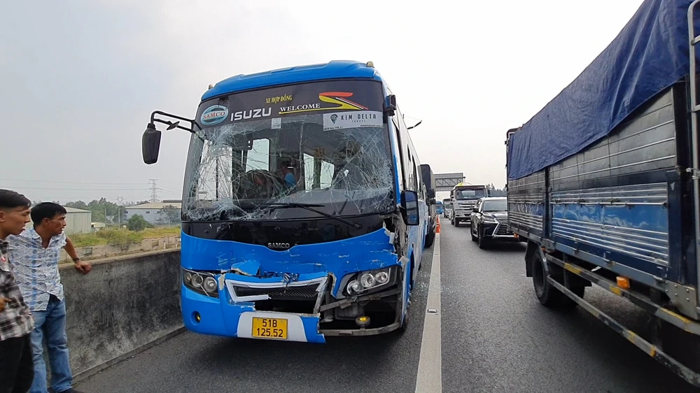 Hiện trường vụ tai nạn giao thông. Ảnh: ĐỨC THỊNH