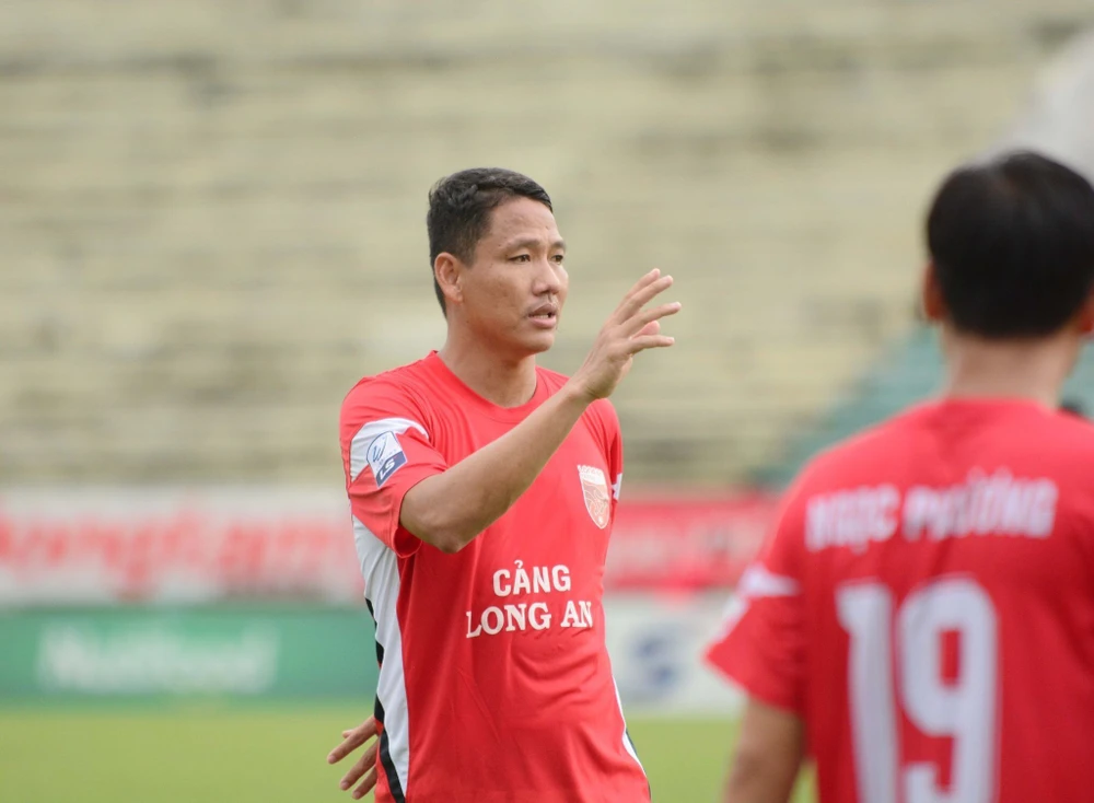 HLV Anh Đức có những tính toán kỹ lưỡng trước trận đấu với người đàn anh Minh Phương. Ảnh: HD