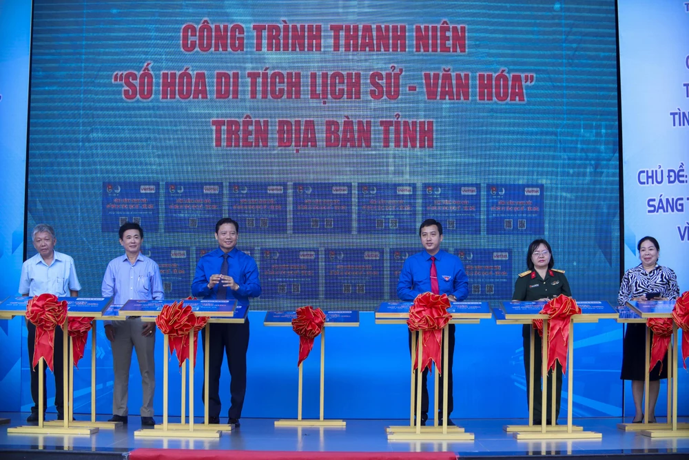 Ra mắt công trình thanh niên " Số hóa di tích lịch sử- văn hóa" trên địa bàn tỉnh. Ảnh: HD