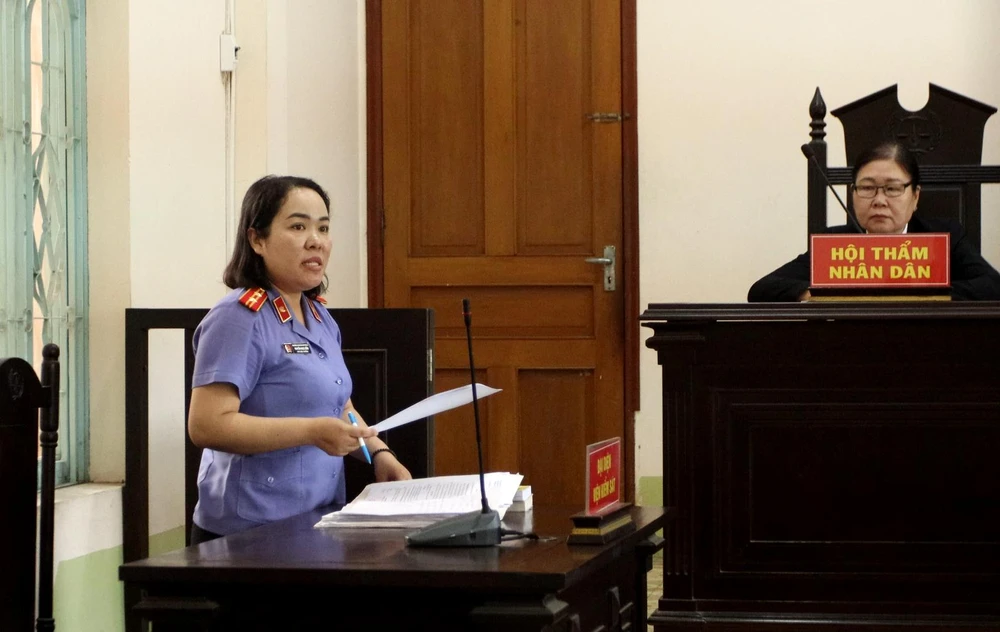 Đại diện Viện kiểm sát đề nghị mức án từ 9-10 năm tù đối với bị cáo Ninh. Ảnh: HD