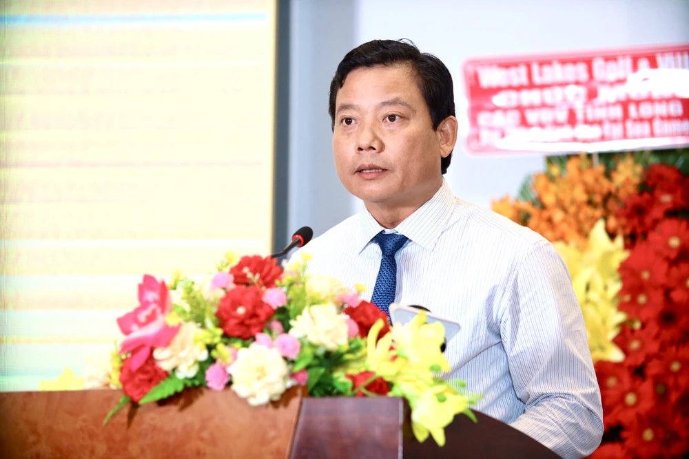 Phó Chủ tịch UBND tỉnh – Phạm Tấn Hòa phát biểu tại lễ khen thưởng. Ảnh: HUỲNH DU