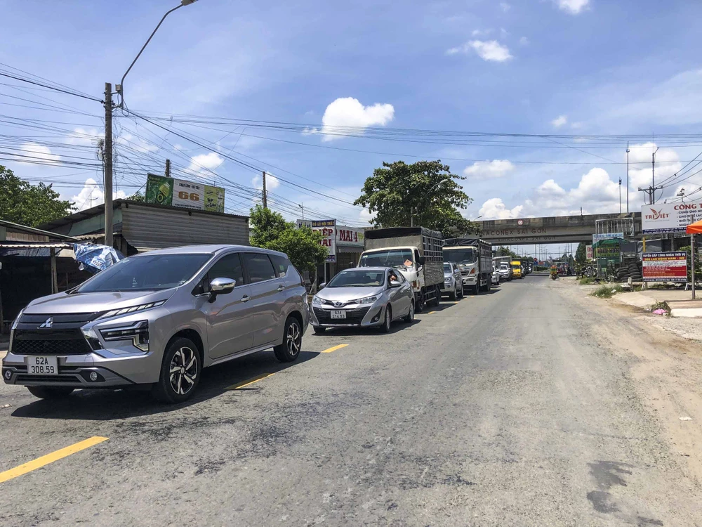 Có thời điểm ùn ứ kéo dài đến cao tốc TP.HCM - Trung Lương. Ảnh: DK