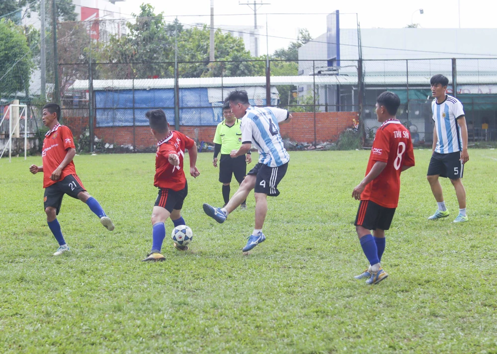 Trận chung kết bóng đá mini diễn ra rất hấp dẫn giữa VNPT Long An và Công ty Cổ phần In Long An, hai đội phải bước vào lượt sút luân lưu. Đội VNPT đã chiến thắng với tỷ số 5-4