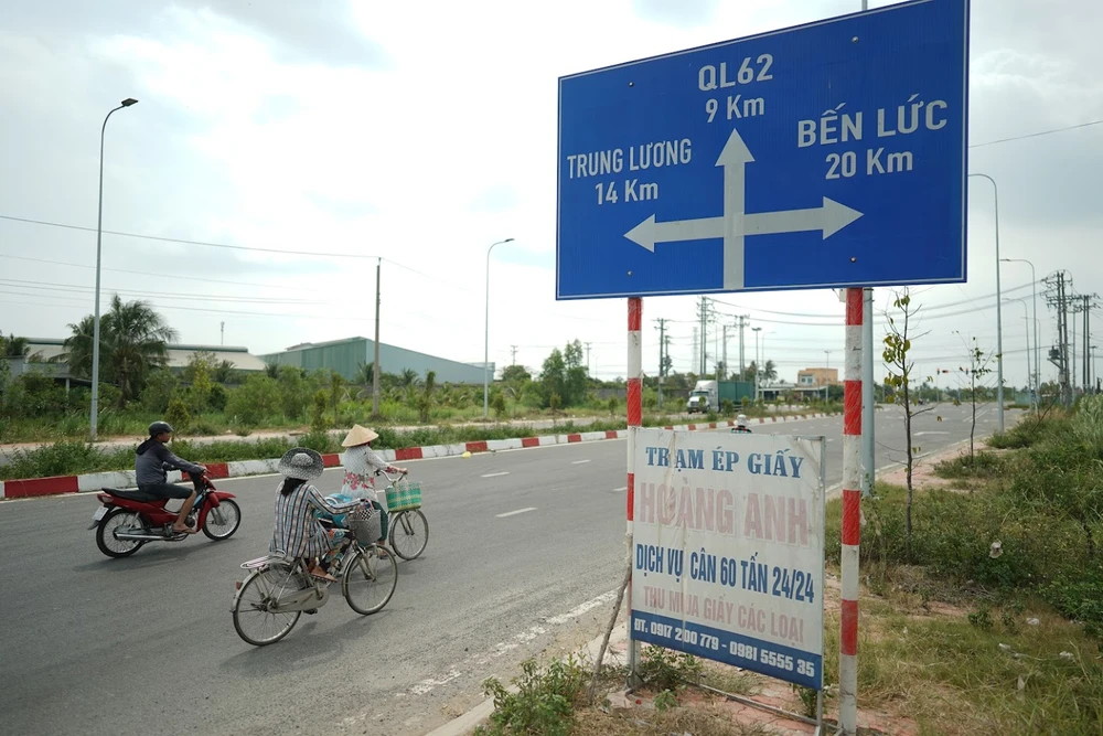 Việc xây dựng cầu nhằm giảm bớt áp lực giao thông trên tuyến quốc lộ 1, tuyến tránh quốc lộ 1, trục đường Hùng Vương, giảm thiểu tai nạn giao thông.