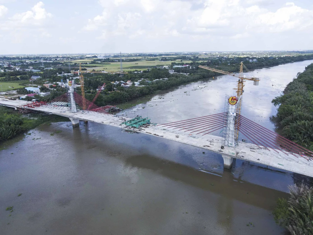 Dự kiến công trình sẽ hợp long vào ngày 1-9 tới đây.