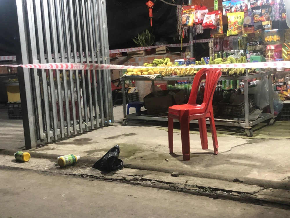 3 chai thuốc Tuấn mang theo còn để lại hiện trường.Ảnh: HD