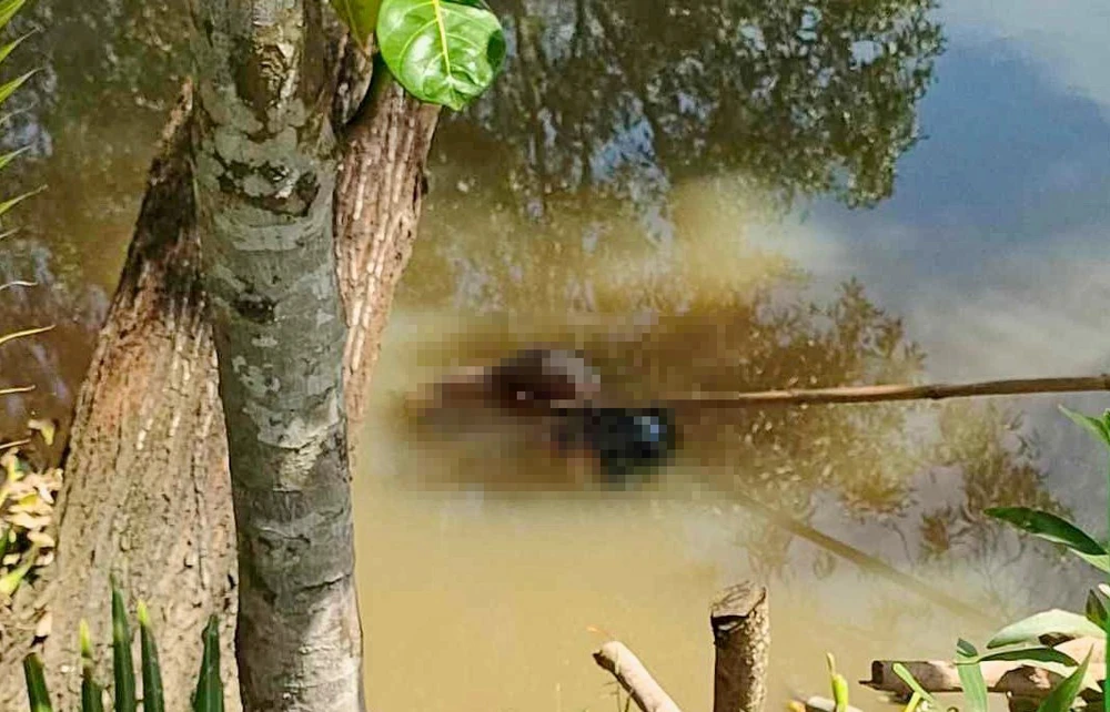 Thi thể dưới kênh