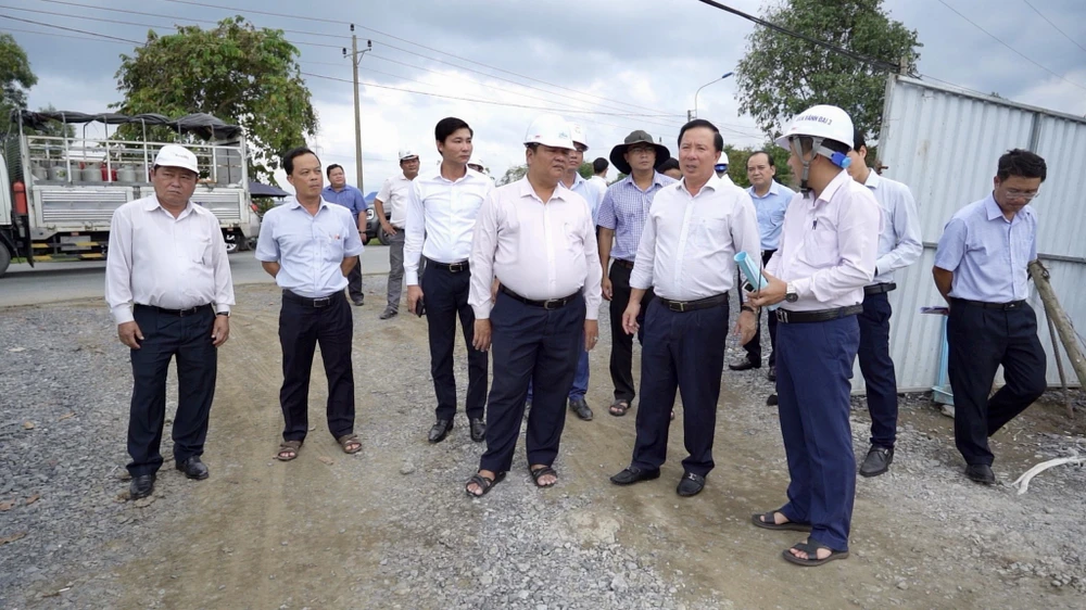 Chủ tịch UBND Long An kiểm tra Vành đai 3 (4).jpg