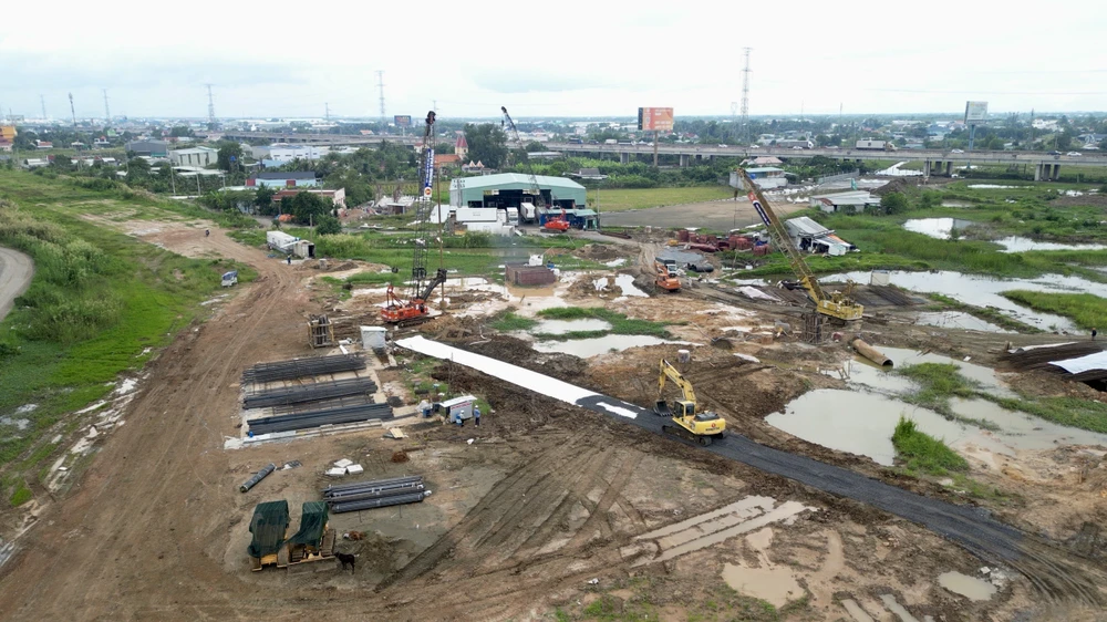 Chủ tịch UBND tỉnh Long An kiểm tra Vành đai 3.jpg