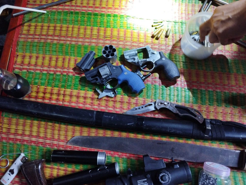 Công an thu giữ vũ khí nóng (1).jpg