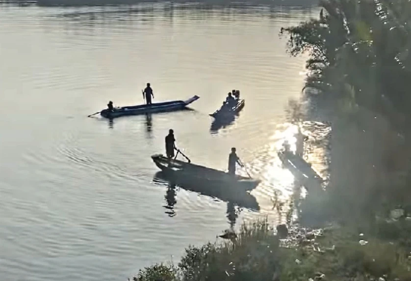 Thi thể nổi trên sông (3).jpg