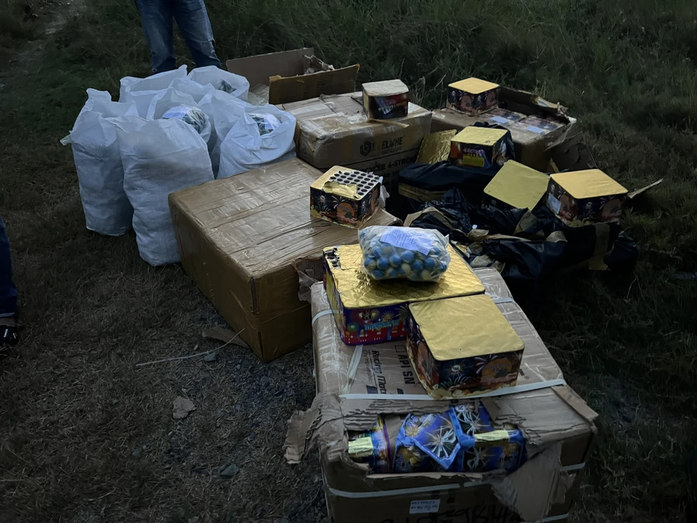 chở thuê pháo lậu.jpg