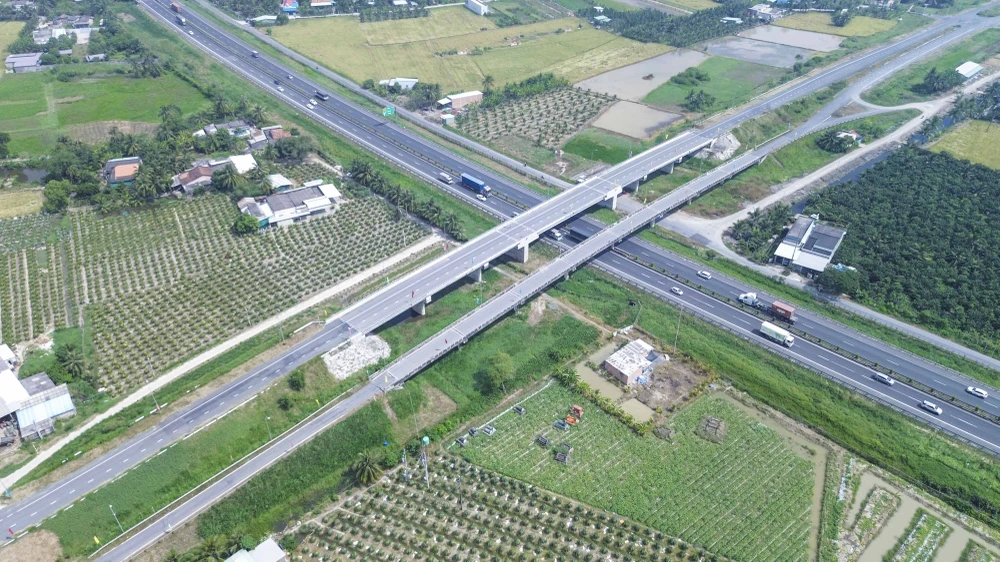 Thông xe đường vành đai TP. Tân An