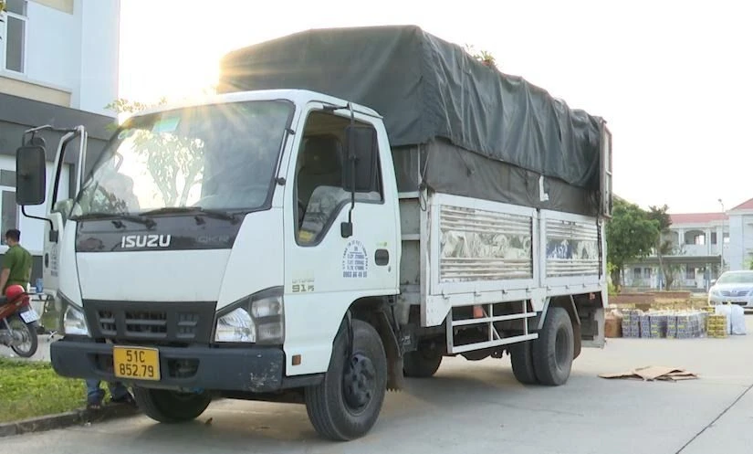 xe tải chở pháo lậu