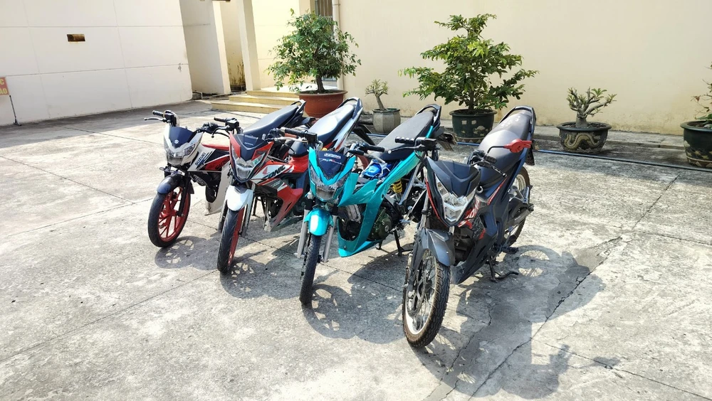 nhóm xăm trổ (3).jpg