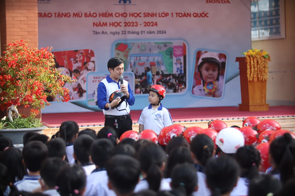 mũ bảo hiểm (10).JPG