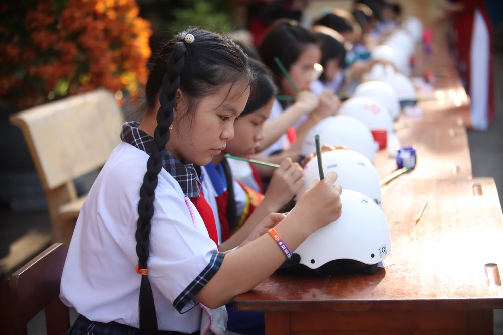 mũ bảo hiểm (11).JPG