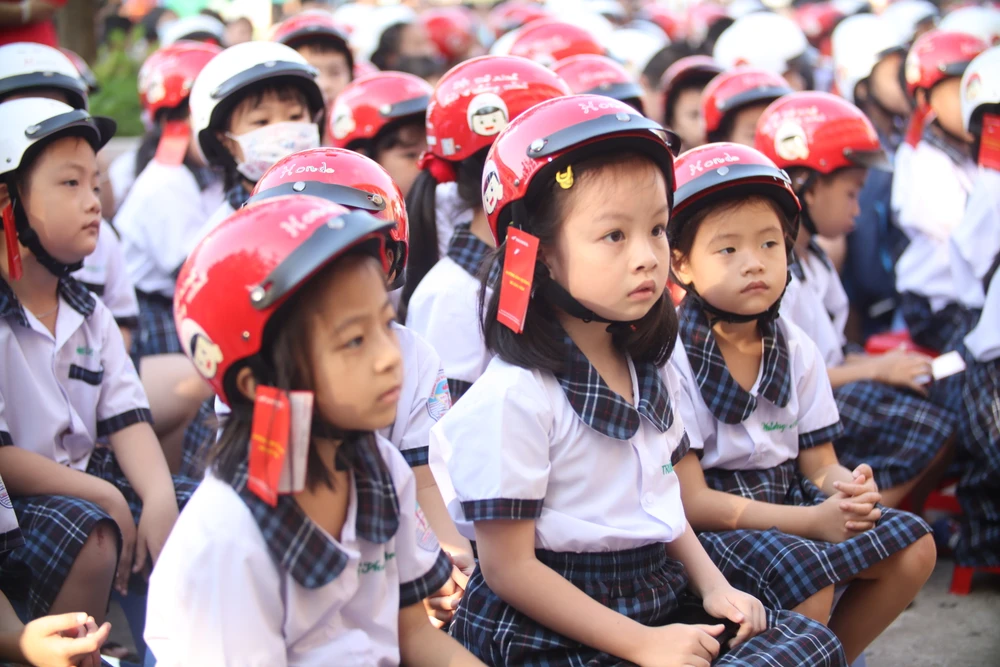 mũ bảo hiểm (8).JPG