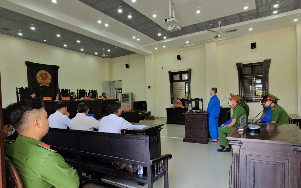 Nghi bị nhìn đểu (2).jpg