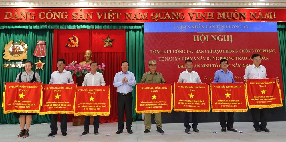 Công an Long An.jpg