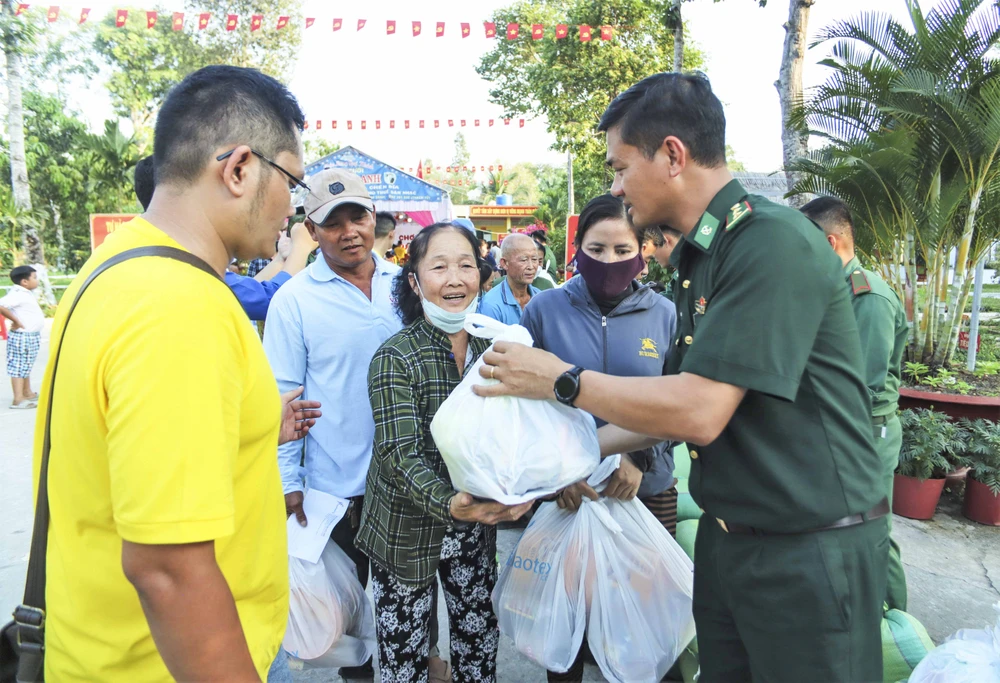 Chợ Tết yêu thương.JPG