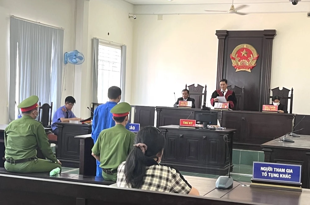 Dùng súng bắn người.jpg