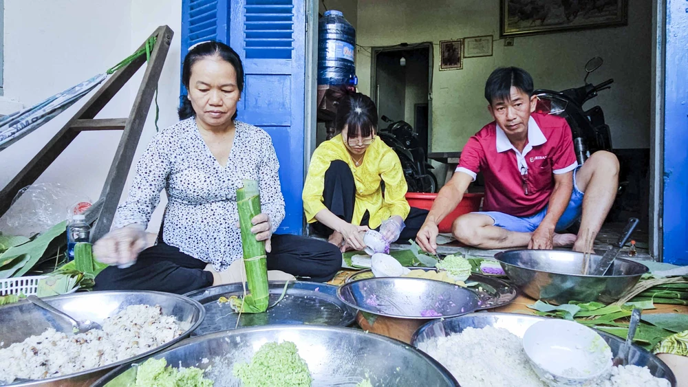 Gói bánh tét (1).JPG