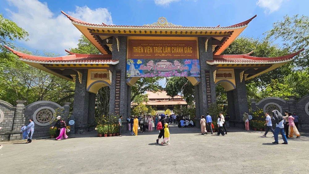 Xin lộc đầu năm (1).JPG