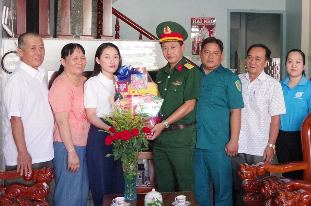 nữ cử nhân dược sĩ.jpg