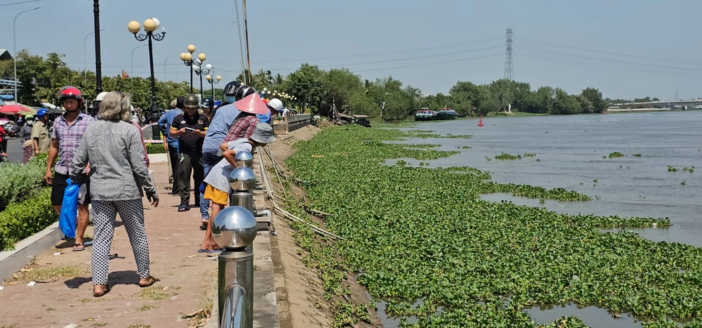nam thanh niên 2.jpg